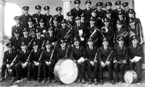 30 marzo 1941 Buja. La Banda del Dopolavoro. Al centro si riconosce il M° Luigi Vriz. (Arch. Sig.ra Teresa Vriz)