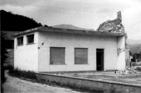1976. La sede della Filarmonica irrimediabilmente compromessa dal terremoto. (Arch. Sig. Giuseppe Malara)