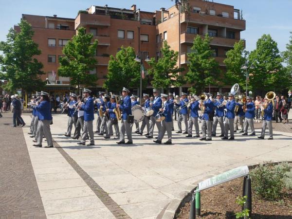 In corteo per le vie del paese