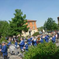 In corteo per le vie del paese