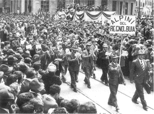 Aprile 1955 Trieste. 28a adunata nazionale alpini. (Arch. Vincenzo Celso Guerra)