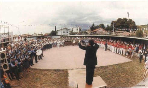 Luglio 1984 parco festeggiamenti di Madonna. Concertone finale del raduno per i festeggiamenti del 70° di fondazione. Parteciparono le bande di Madonna di Buja, la Cittadina di Buja, Cassacco, Tricesimo, Mels ed Artegna. (Arch. Sig.ra Caterina Tondolo)